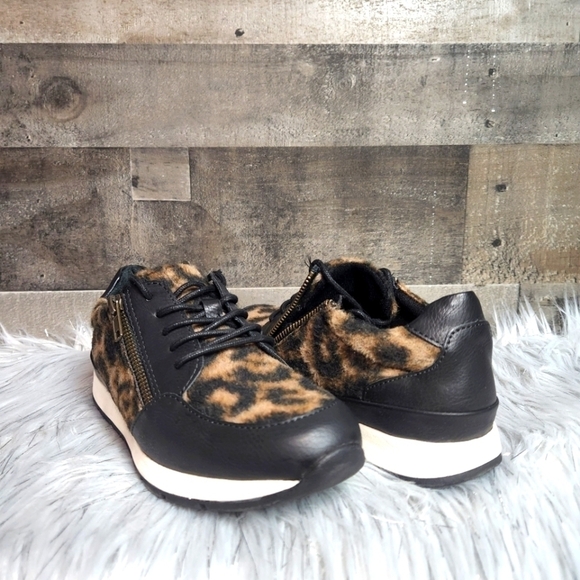 New B.O.C KHLOE SNEAKERS - Picture 1 of 11
